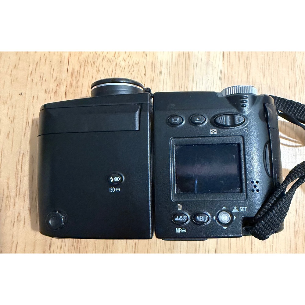 Nikon Coolpix 4500 Digital Camera 4.0MP 4x Zoom Swivel Body Black MH-53 Charger - Picture 3 of 11